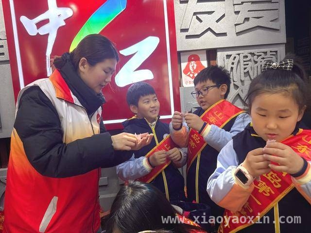 三年级小学生非遗剪纸+宣传，弘扬雷锋精神