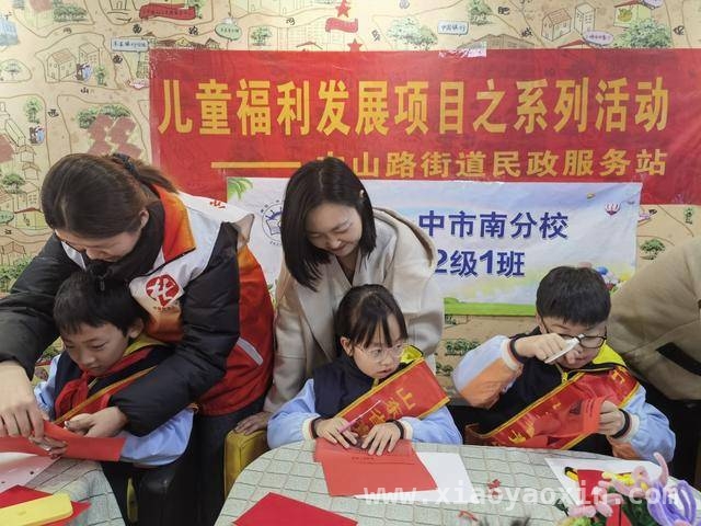 三年级小学生非遗剪纸+宣传，弘扬雷锋精神