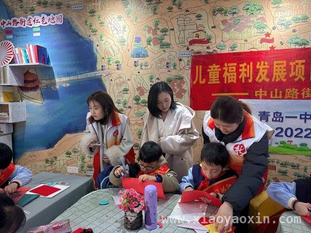 三年级小学生非遗剪纸+宣传，弘扬雷锋精神