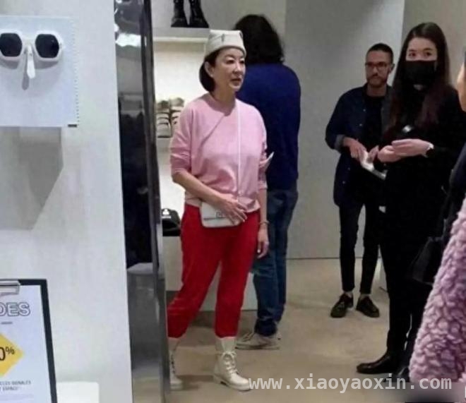 探秘林青霞：低调女神的时尚穿搭秘籍，跟随林青霞脚步，解锁春日时尚穿搭新姿势
