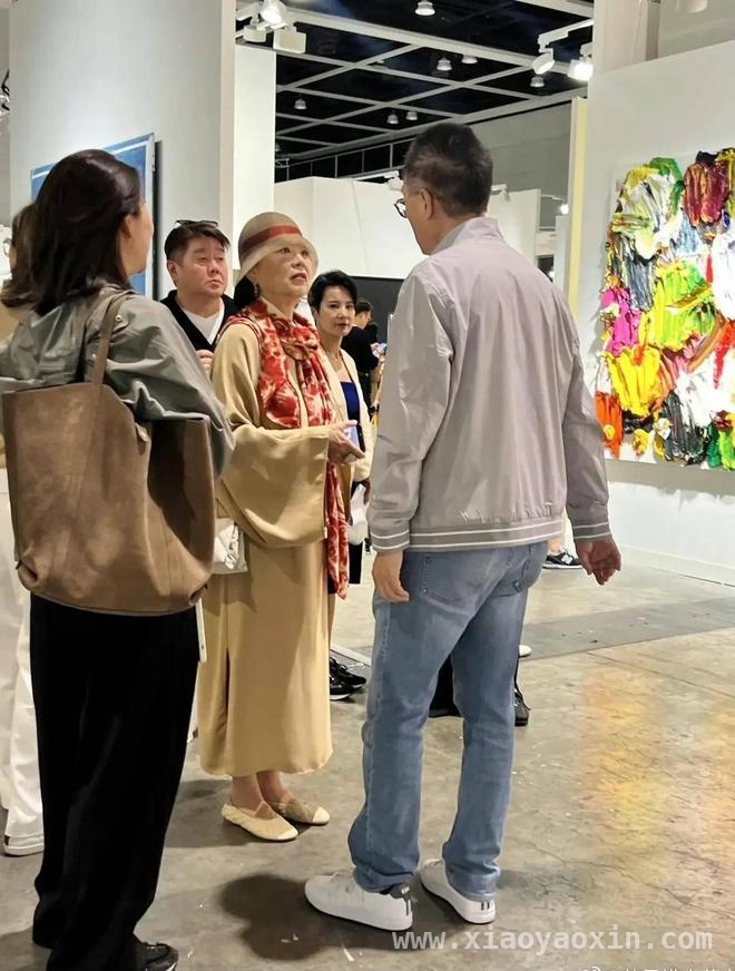 探秘林青霞：低调女神的时尚穿搭秘籍，跟随林青霞脚步，解锁春日时尚穿搭新姿势