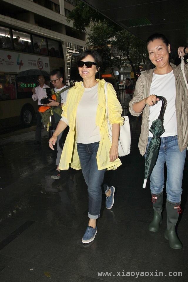 探秘林青霞：低调女神的时尚穿搭秘籍，跟随林青霞脚步，解锁春日时尚穿搭新姿势