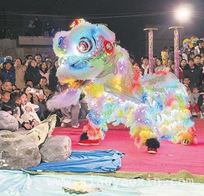 95后非遗传承人让“灯光狮”闪耀世界舞台，从传统到创新，李祖杰的“灯光狮”跨越国界