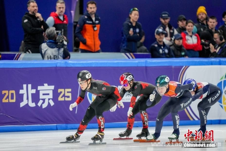 首都体育馆见证：加拿大队2000米混合团体接力赛登顶