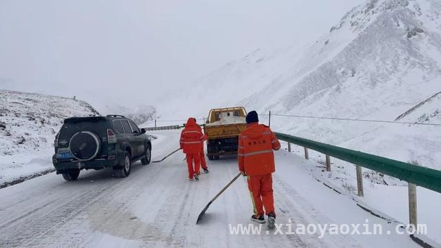 2025年3月18日青海多路段因降雪实施交通管制，除雪保通在行动