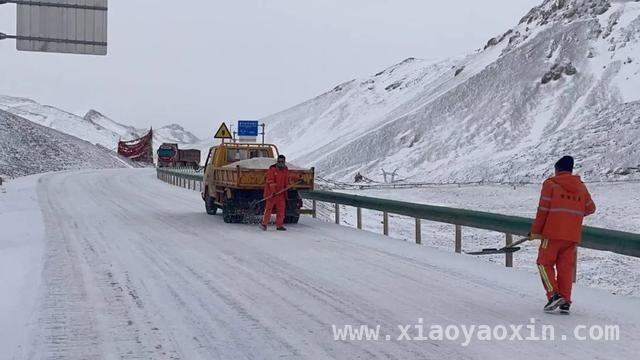 2025年3月18日青海多路段因降雪实施交通管制，除雪保通在行动