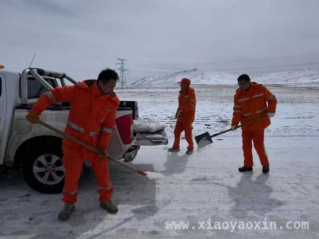 2025年3月18日青海多路段因降雪实施交通管制，除雪保通在行动