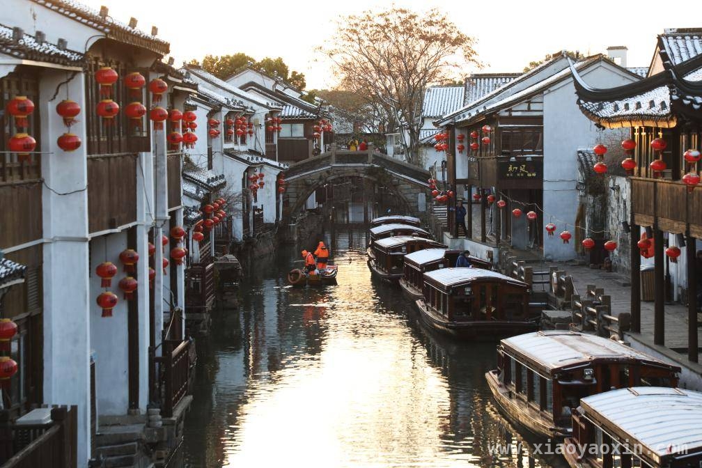 诗意苏州：古韵与现代交织的梦幻之旅，苏州：双面绣绘就的时光交响