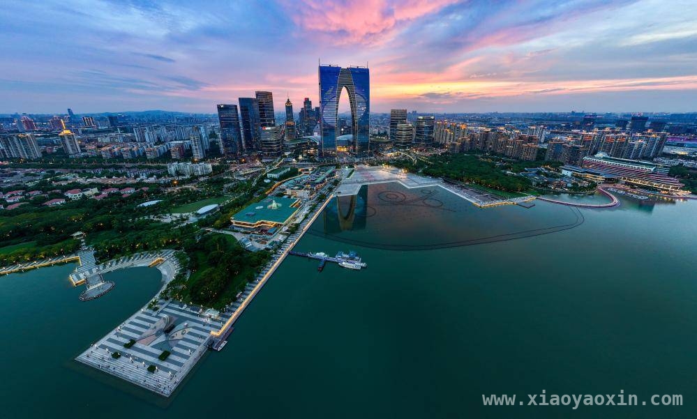 诗意苏州：古韵与现代交织的梦幻之旅，苏州：双面绣绘就的时光交响