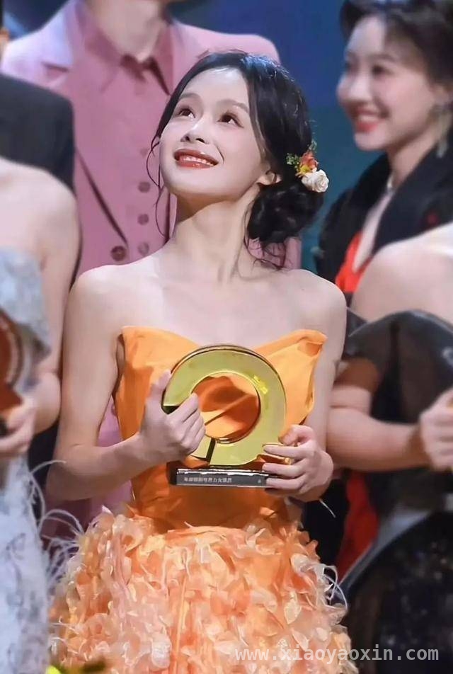 余茵回应争议上热搜，演技和颜值你站哪一边？，余茵回应“颜值身高一般”，观众聚焦演技与外貌之争