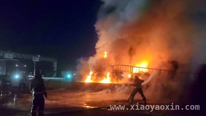 德州京台高速：半挂车起火，消防救援显神通，高速半挂车燃烧危急，德州消防成功灭火保安全