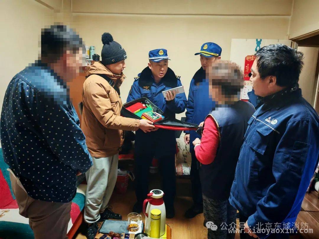 东城区消防持续行动，保障重点关爱人群生命财产安全，东城区消防行动：为独居老人送安全与关怀