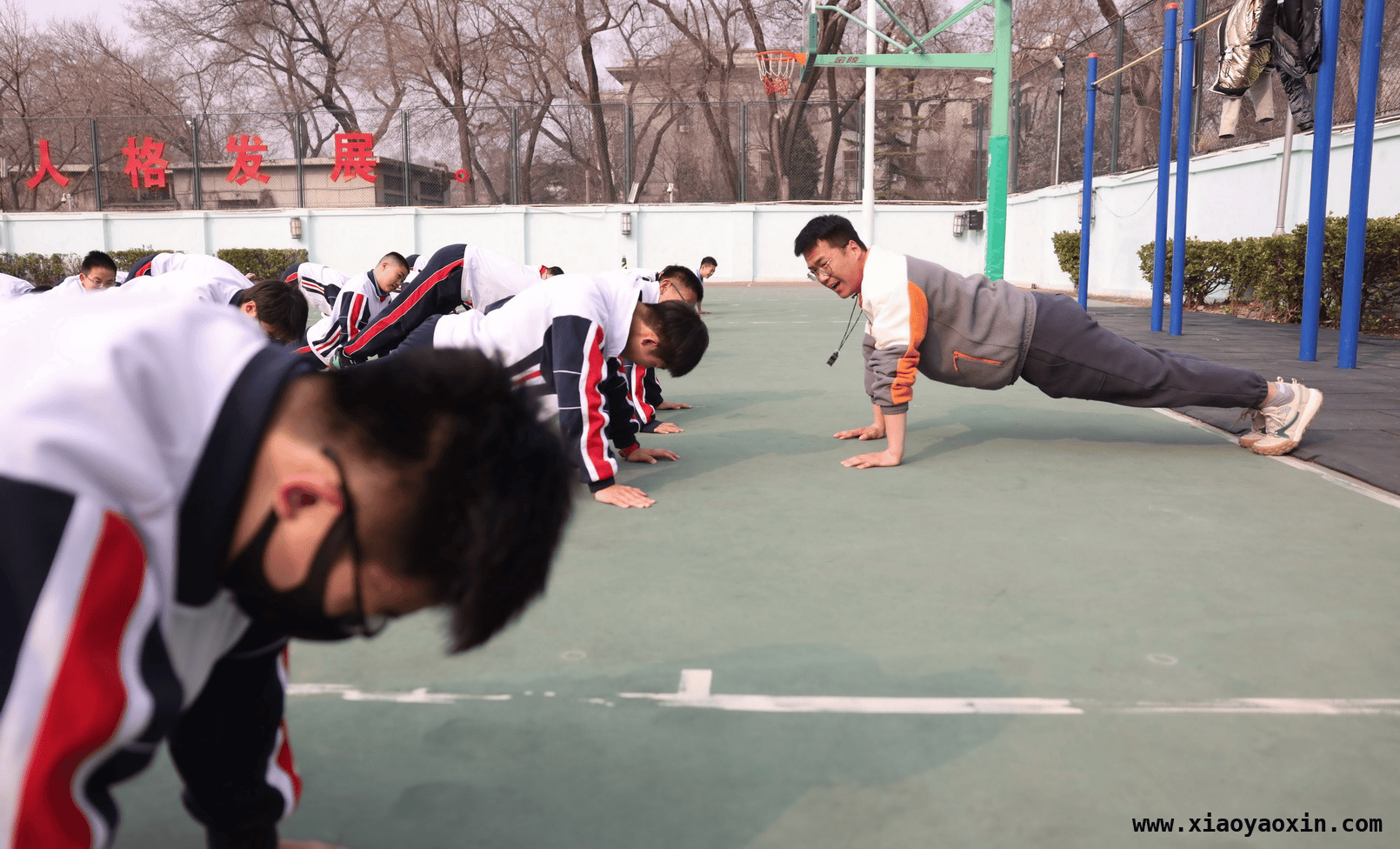 探秘东直门中学体育课：趣味竞赛与科技助力齐飞，东直门中学体育：创新教学，点燃学生运动热情