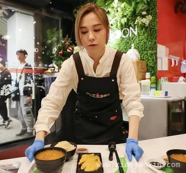42岁TVB女星梁珈咏摆摊，TVB艺人副业转行大揭秘！