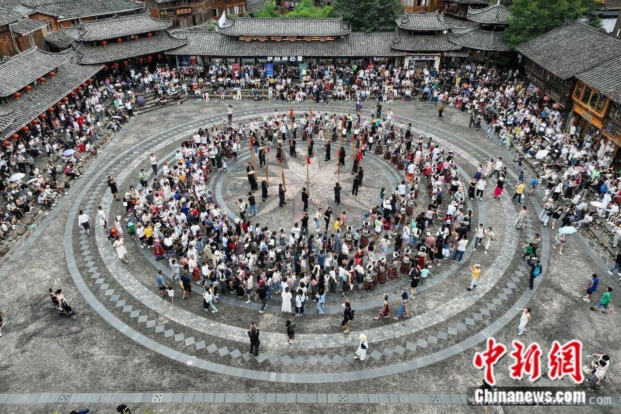 走进黔东南，开启别样民族文化与休闲之旅 黔东南州：民俗、美景、美食的梦幻交融