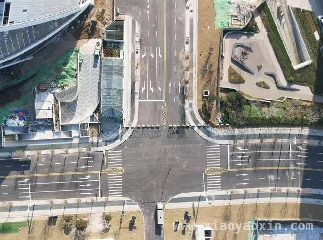 创新设计，青岛国际邮轮港区市政道路打造城市新风貌，青岛国际邮轮港区启动区道路通车，开启城市发展新篇
