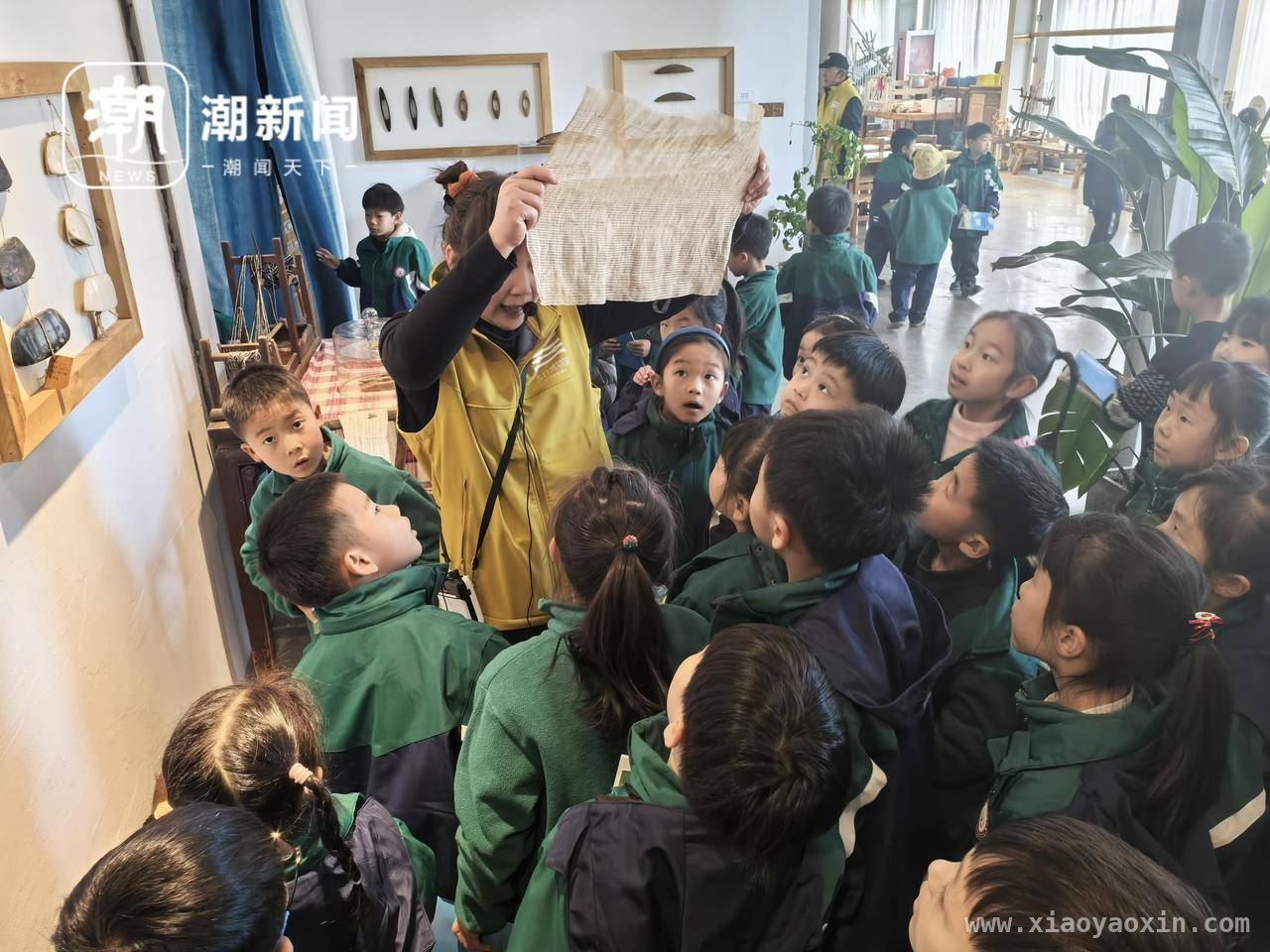探秘传梭博物馆，杭州凤凰小学娃感受传统纺织魅力，余杭百丈镇传梭博物馆：孩子们体验传统布艺手工乐趣