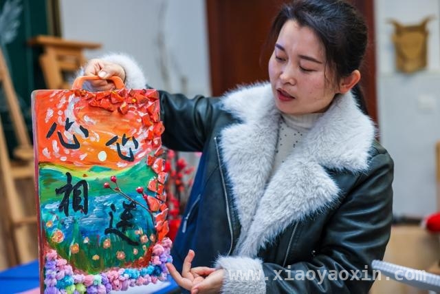 废旧物品大变身！山阳中学美术课绽放创意火花 沪郊课堂：废品在学生手中化身精美艺术品