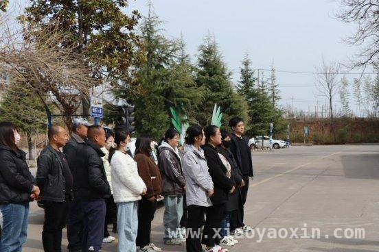 驾校宣传活动：岐山交管为文明交通添砖加瓦，走进岐山驾校，民警助力新驾驶人系好安全扣