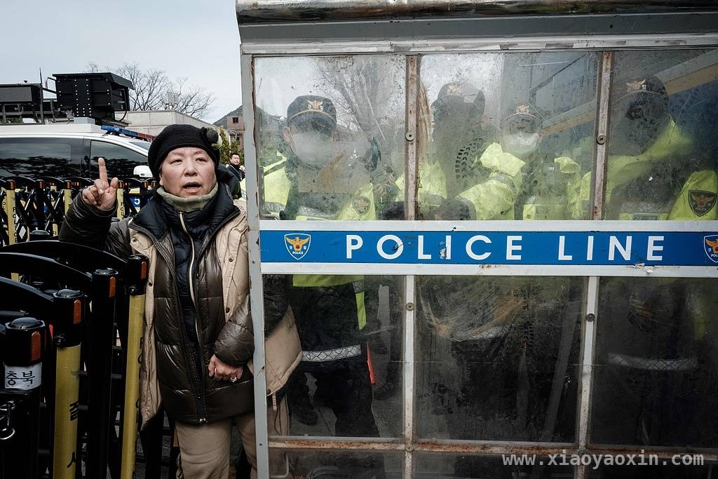 韩国多地民众为尹锡悦弹劾案集会，警方措施升级，尹锡悦弹劾案宣判临近，韩国社会紧张氛围升级