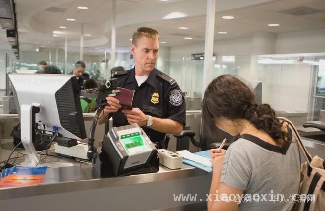 警惕！美国或重启旅行禁令，移民群体命运几何？ 美国移民执法收紧，绿卡签证持有者何去何从？