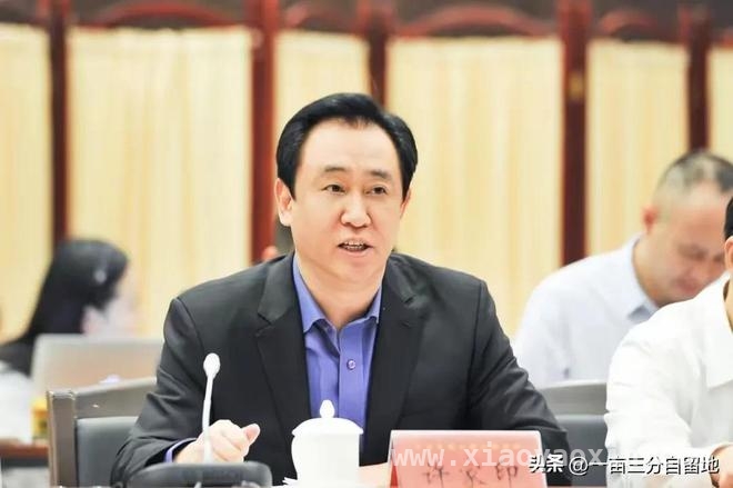 许家印前妻半年花近3000万，“高端局”消费引争议！，67岁许家印还有未成年子女，前妻国外高消费遭骂！
