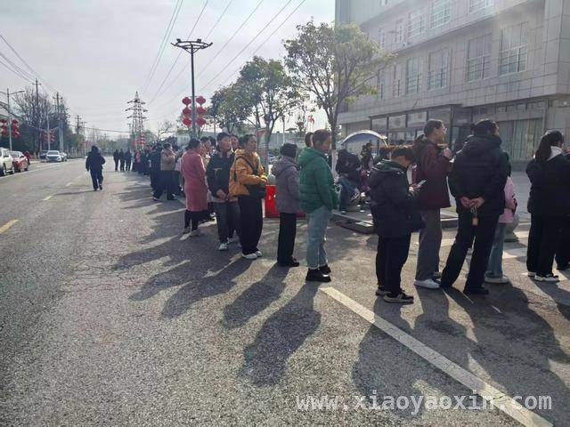 桐柏公安“周末办证专场”：用服务书写警民深情 桐柏公安“错峰服务”，打造新时代警民连心路
