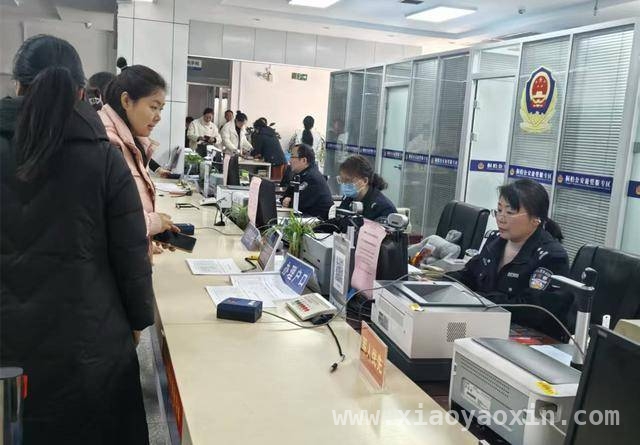 桐柏公安“周末办证专场”：用服务书写警民深情 桐柏公安“错峰服务”，打造新时代警民连心路