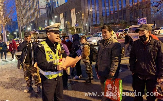 加强零工市场管理，交警助力交通安全 交警二支队清晨行动，守护零工市场交通安全