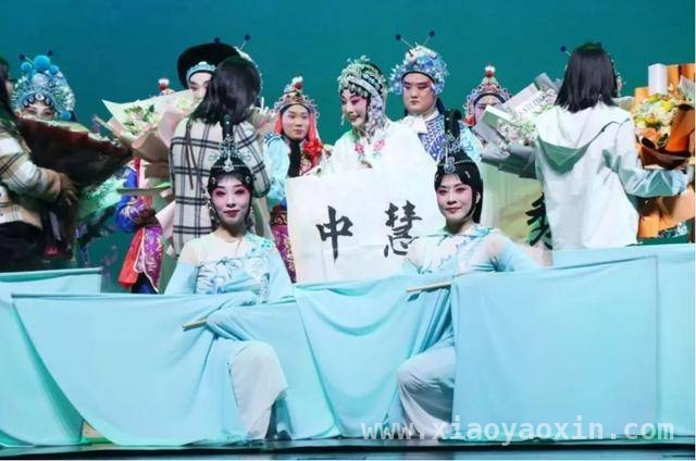 豫剧常派〈白蛇传〉惊艳上演，传统文化焕新魅力