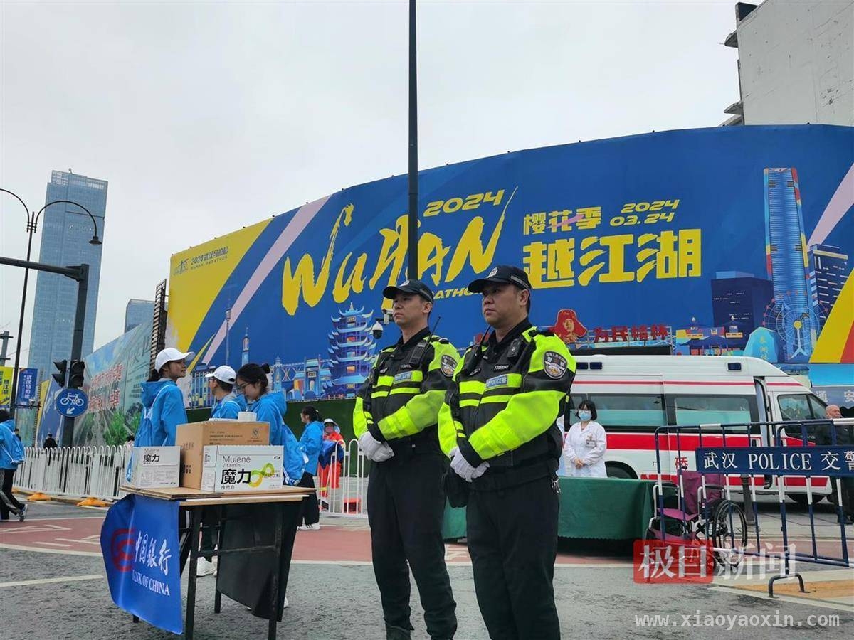 樱花季汉马鸣枪，武汉警方全方位保障赛事圆满，汉马升级金标赛事，武汉警方投入重兵守护跑友