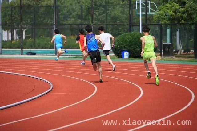 中南财经政法大学3000米体测：学生困扰与校方回应