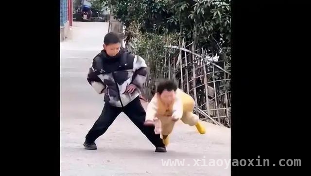 “瑶一瑶小肉包”摆拍风波后回归，粉丝与广告收入受何影响？ 4岁小网红“瑶一瑶小肉包”恢复更新，摆拍风波后现状几何？