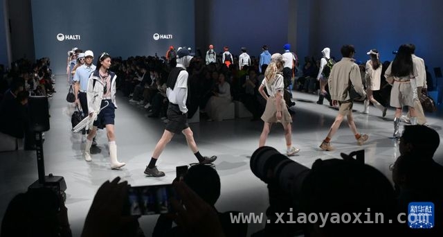 “盈跃而来”！2025中国国际时装周春季开启时尚盛宴，芬兰运动品牌HALTI亮相2025中国国际时装周春季开幕秀