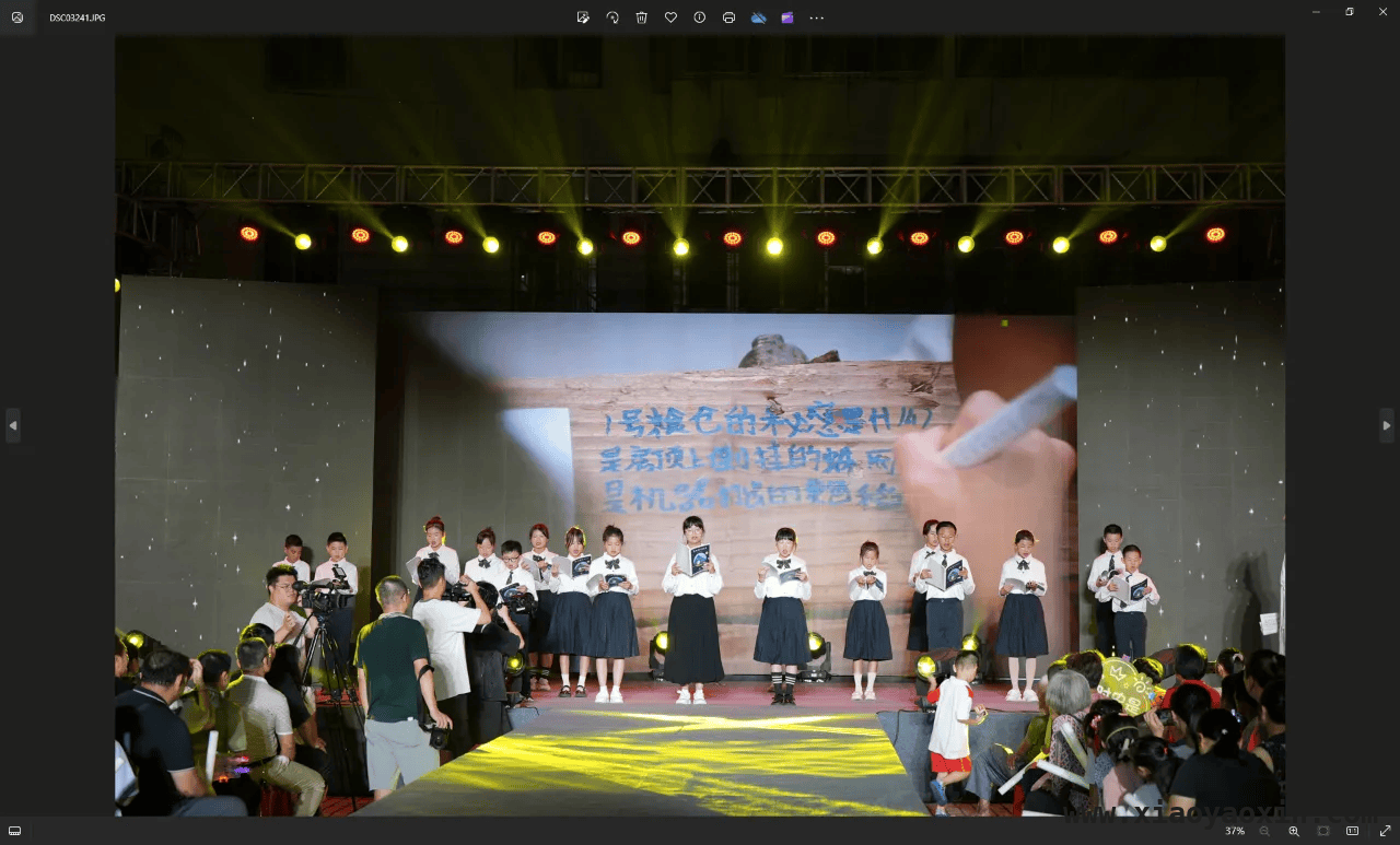 全国两会：许鸿飞助力翁城孩子诗梦起航