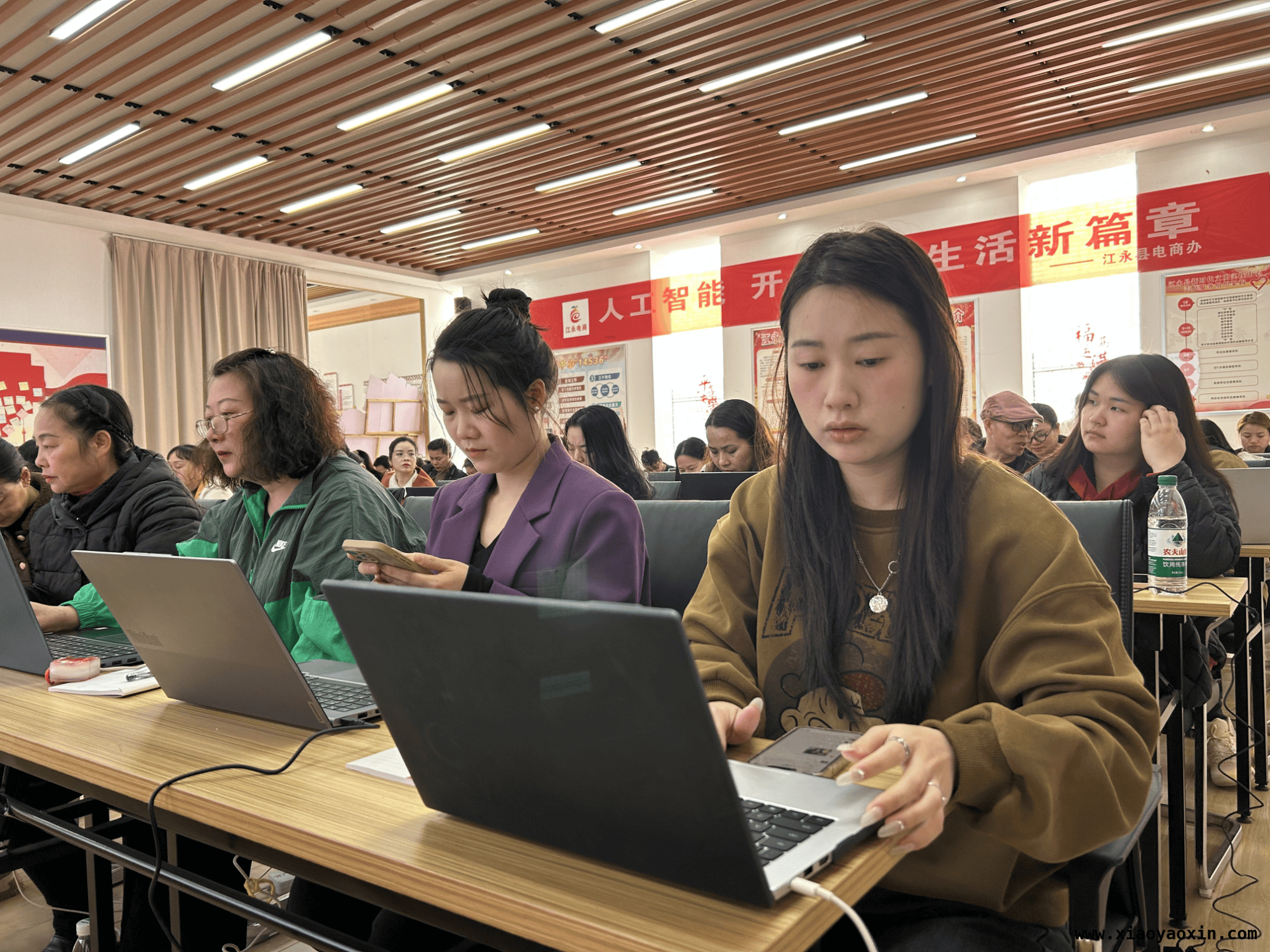 江永举办电商AI培训班，150余名学员共探电商新趋势 江永电商AI培训开班，特色农产品借AI走向更大市场