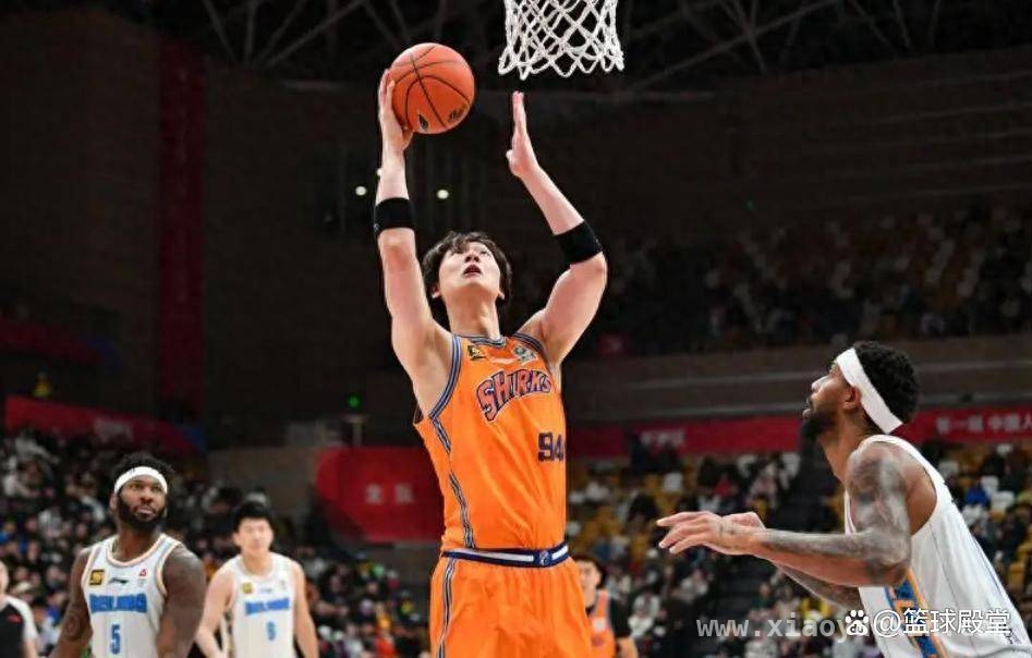 94 – 91！上海男篮逆转背后，卢伟的神奇用人之道，CBA焦点战：上海男篮逆转北京，卢伟妙手盘活战局