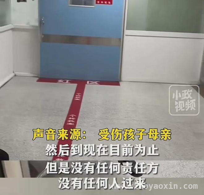 昆明广告牌坠落：6岁姐姐离世，4岁妹妹危在旦夕！，5楼广告牌从天而降，昆明3死7伤悲剧谁之过？
