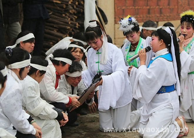 贫困出身的武会霞：靠哭灵改写命运，从贫困农妇到哭灵首富：武会霞的逆袭人生