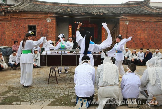 贫困出身的武会霞：靠哭灵改写命运，从贫困农妇到哭灵首富：武会霞的逆袭人生