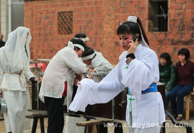 贫困出身的武会霞：靠哭灵改写命运，从贫困农妇到哭灵首富：武会霞的逆袭人生