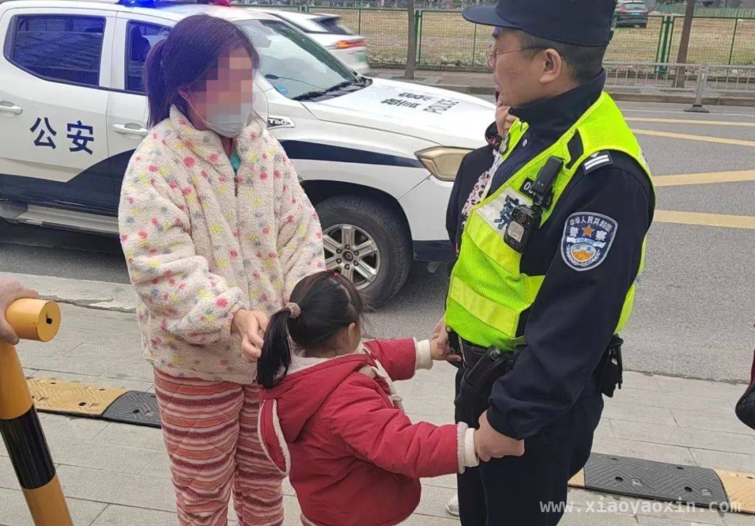 3岁女童晚高峰迷失车流，民警快速救援显担当，惊险！3岁女童晚高峰穿梭车流，民警助力一家团聚
