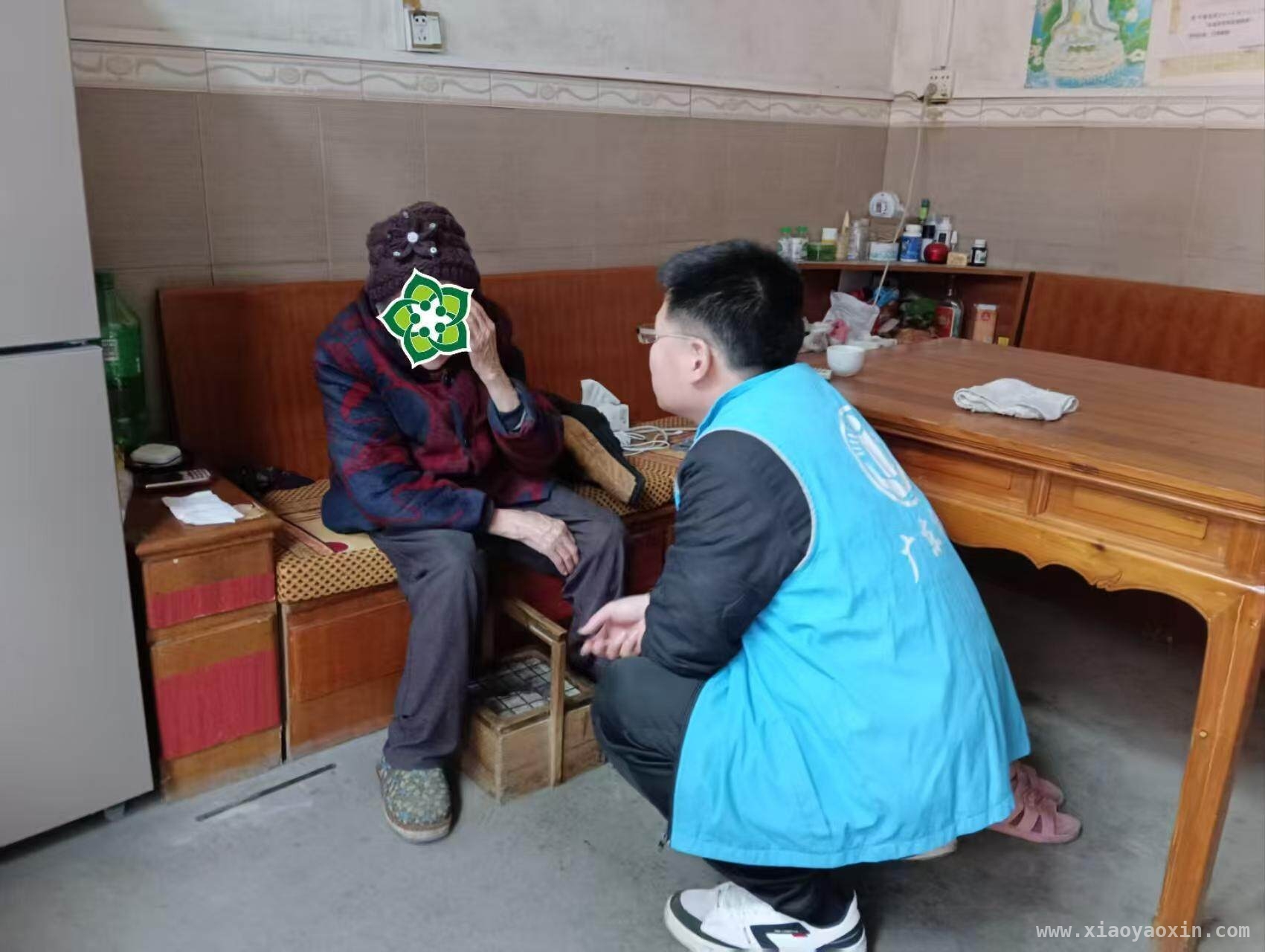 秀水镇社工：以实际行动诠释尊老美德，秀水镇社工贴心服务，独居老人感受社会温情