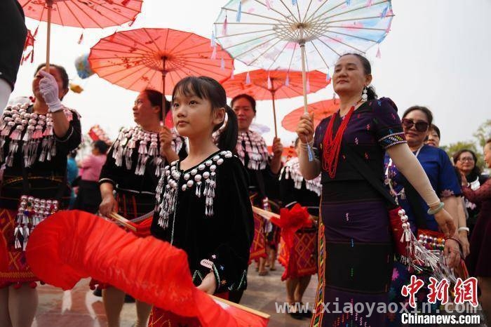2025年瑞丽目瑙纵歌，各族民众共舞边境欢歌，中缅边境瑞丽热闹非凡，2025目瑙纵歌活动嗨翻天！