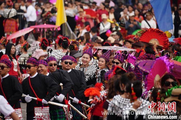 2025年瑞丽目瑙纵歌，各族民众共舞边境欢歌，中缅边境瑞丽热闹非凡，2025目瑙纵歌活动嗨翻天！