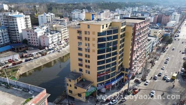 桐柏东风楼违建事件：多部门介入处理安全隐患 桐柏违建加盖问题曝光，多部门响应开启调查处理