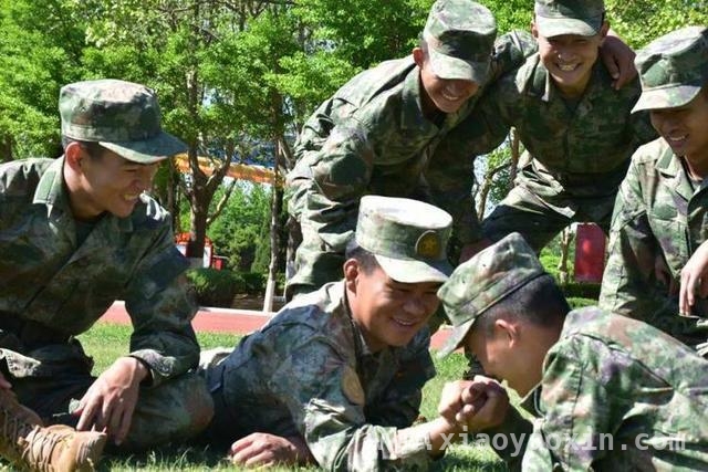 六五式和八七式军服：为何成为难以超越的经典？ 那些难以忘怀的经典军服：六五式与八七式的永恒魅力