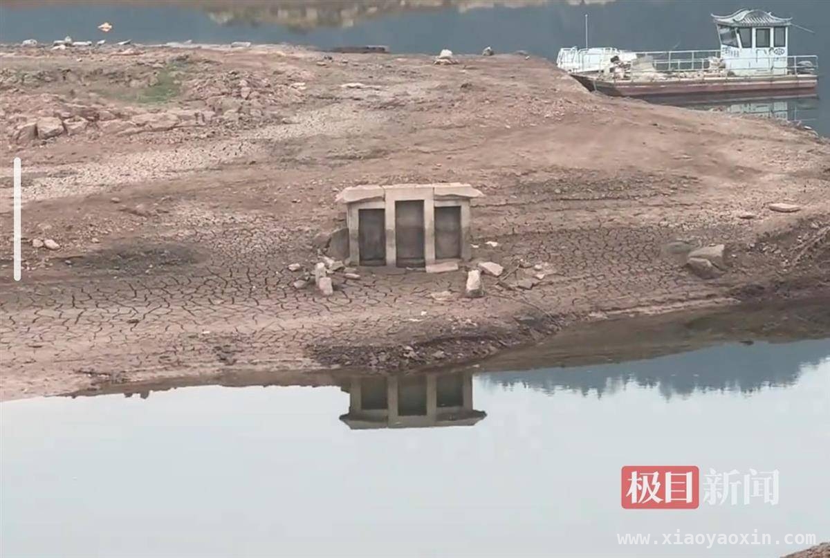 巴中化成水库露出墓葬，文保单位称无文物价值 四川巴中一水库岸边现墓，经核查无文物价值