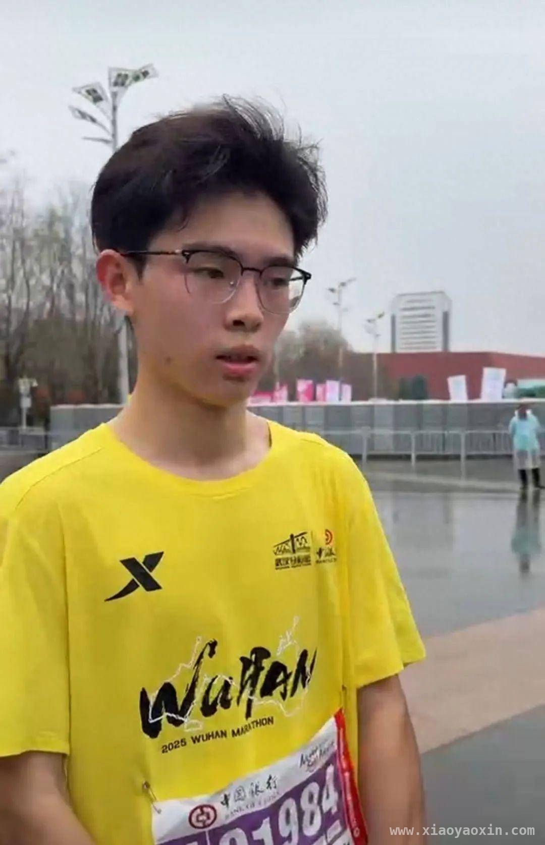 首战汉马！17岁张谷轩13公里跑冲线夺冠，2025武汉马拉松：17岁体育特长生13公里跑拔得头筹