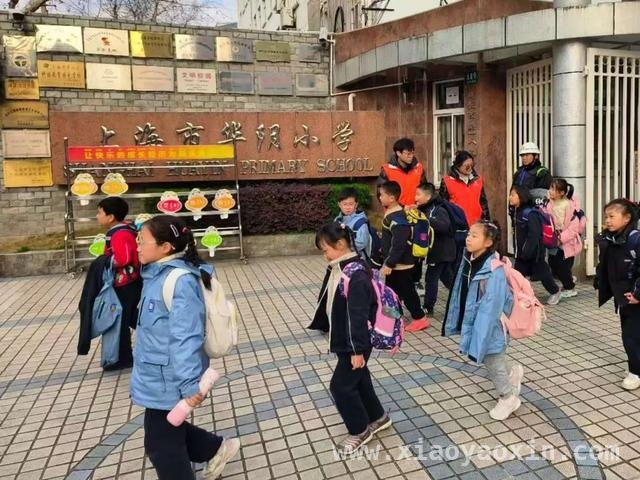 “护校安园”在普陀：为孩子们筑牢全方位安全防线，普陀区“护校安园”行动：让校园周边安全又温馨